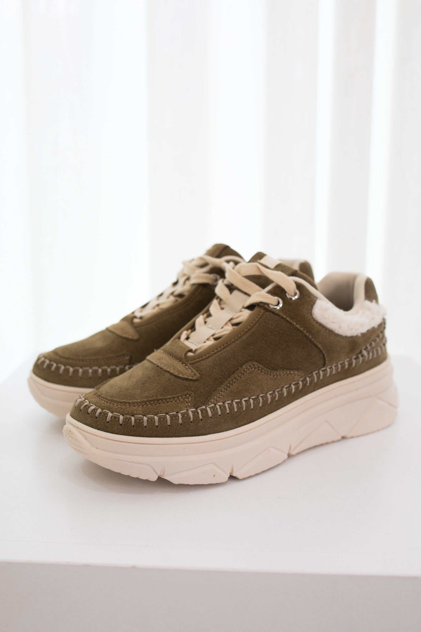 Ross Sneakers