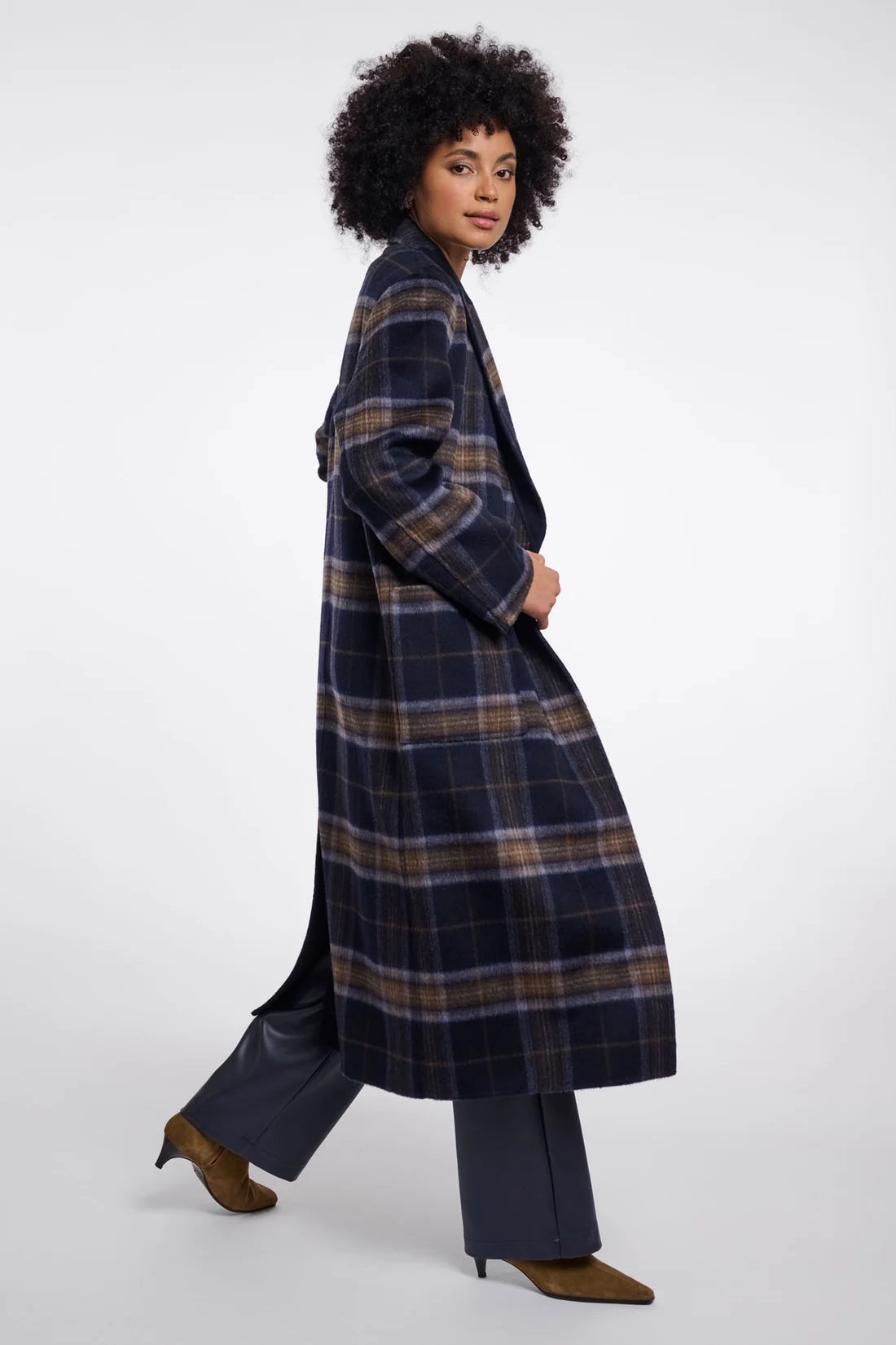Adria.7002611_Dark-navy-check-and-dark-navy_07.webp