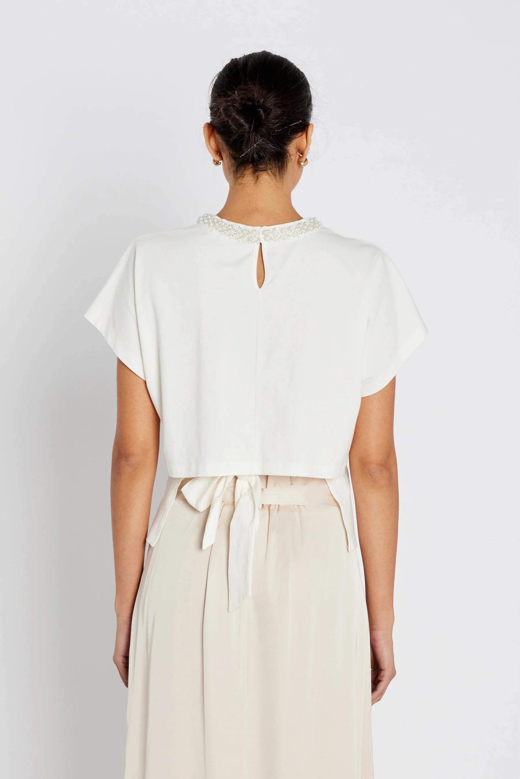 AlnusBBVerena_blouse-Blouse-BBW4932-White-4_856f48cf-8217-4d1f-8ee5-6091099da615.webp