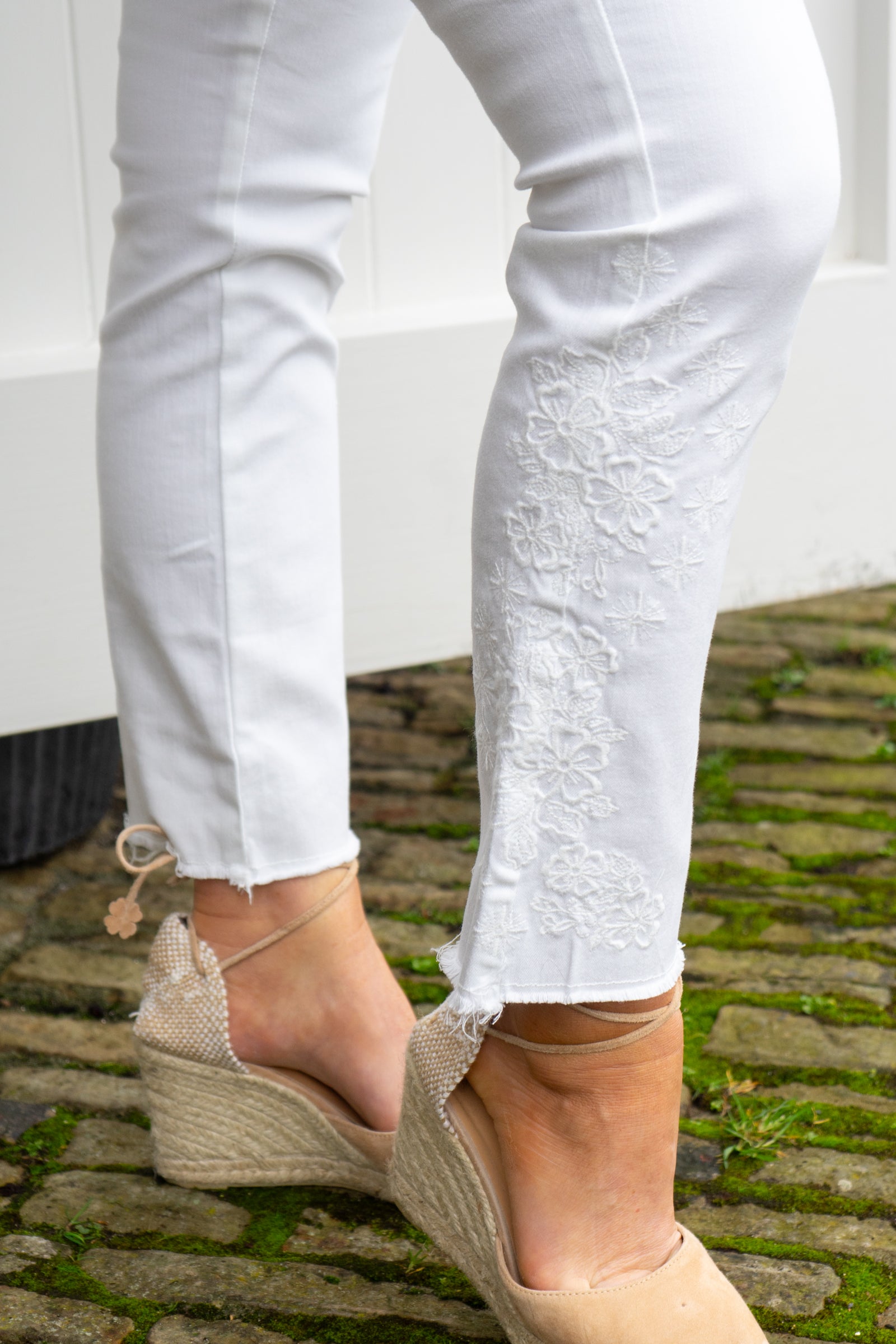 Kate Embroidered White Jeans