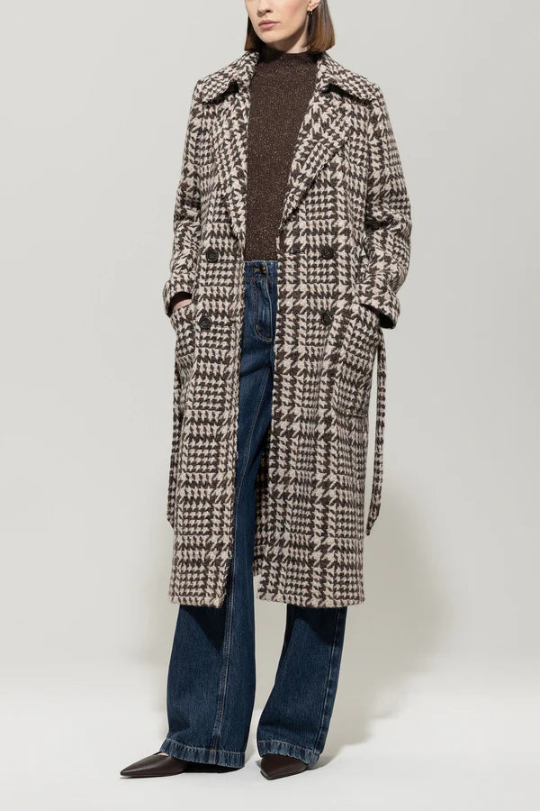 coat1_750aa533-9c81-433d-8327-bcc5a5eb840d.webp