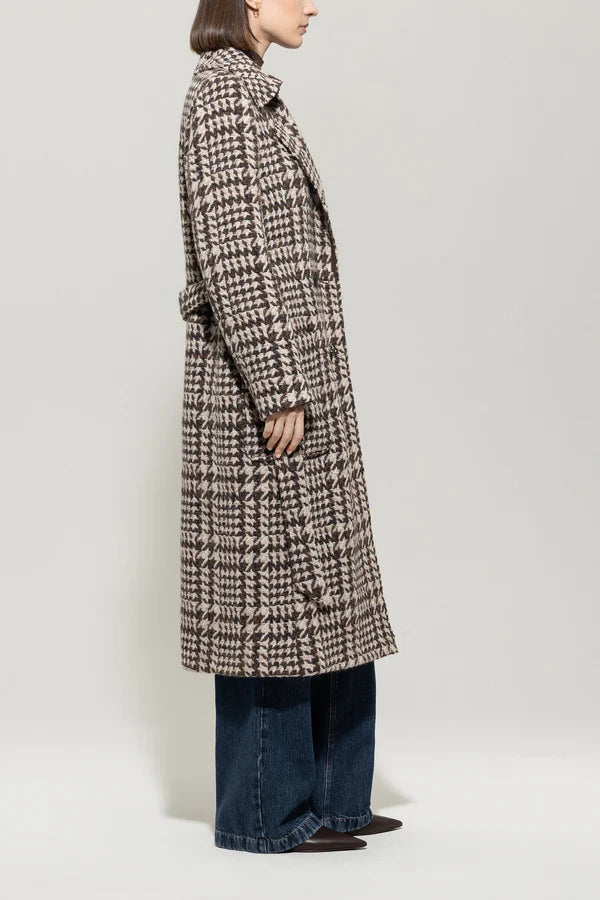 coat2_827f70af-83c3-41ca-9b0b-4eb763ace4df.webp