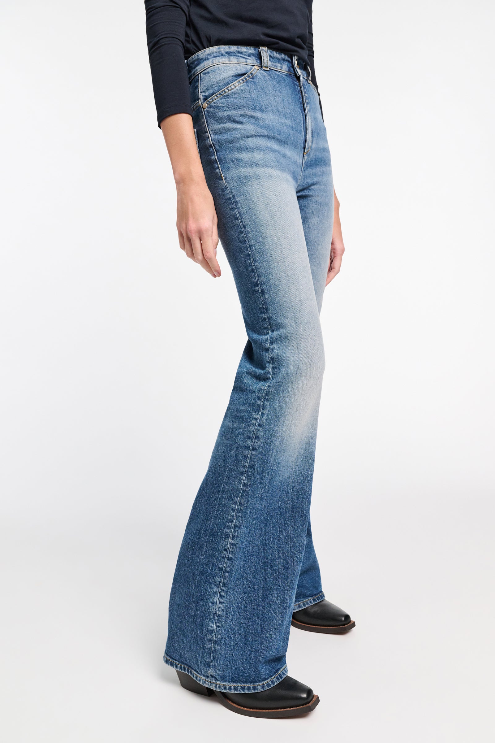 jeans2_8f171ee6-83a0-4183-a825-929c577d9ad9.jpg