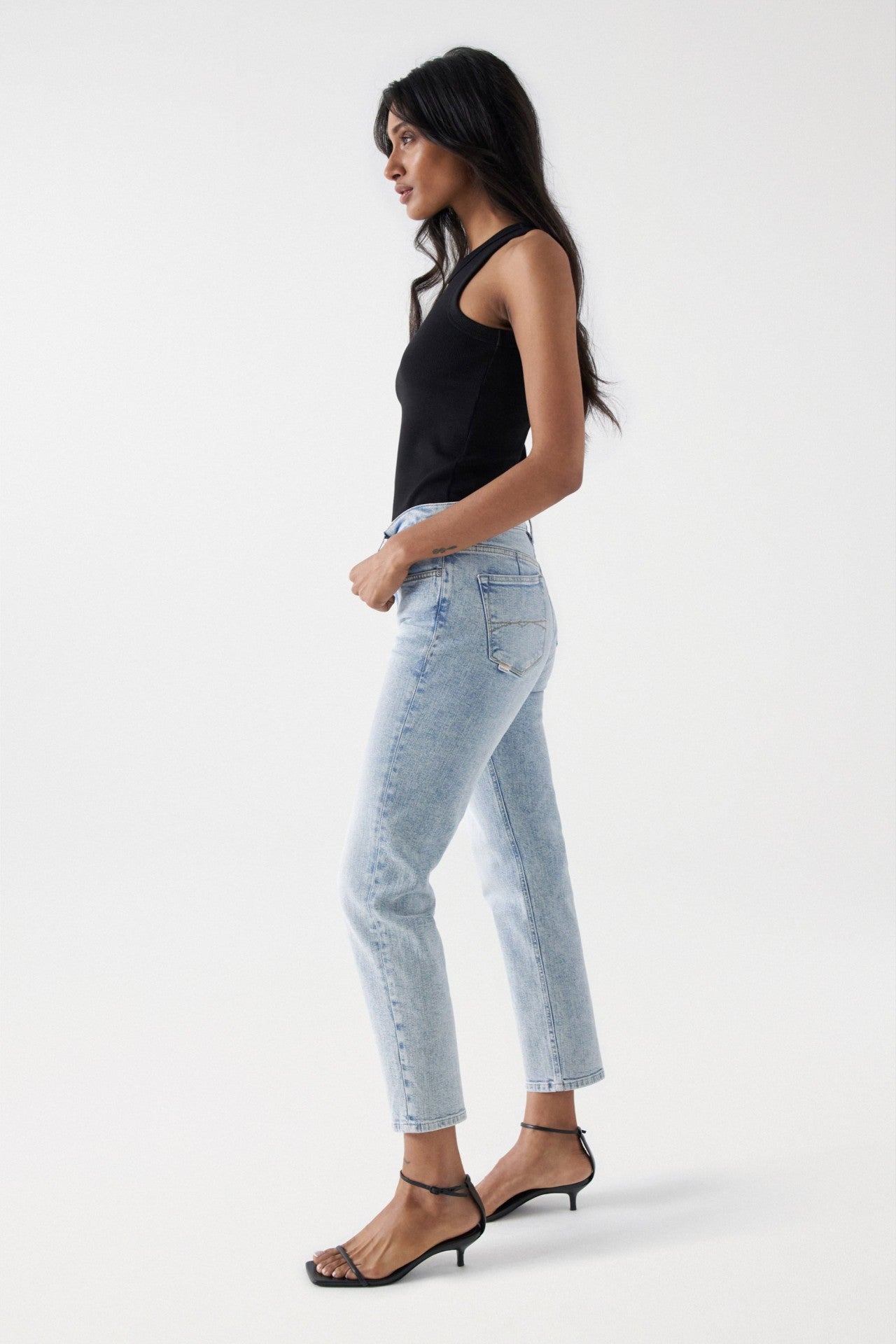 jeans2_f9b802b0-fef8-4f83-9cf9-d971af459b71.jpg