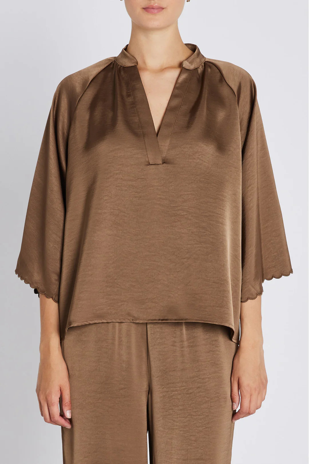 silkblouse2_f102f052-4ee0-4c55-b364-f6847f978c27.webp