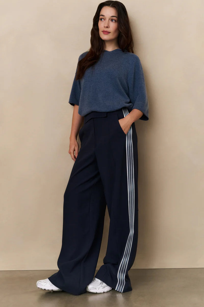 trousers1_3549a8bd-8a1e-4042-a718-315370c325a9.webp